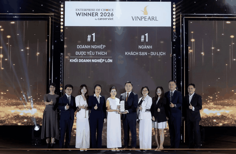 Đại diện Vinpearl nhận danh hiệu doanh nghiệp được yêu thích năm 2026