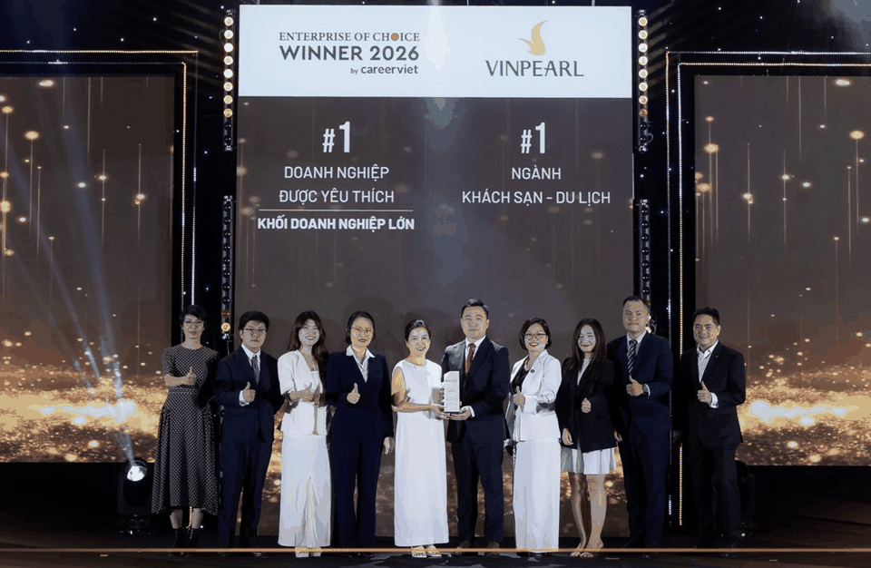 Đại diện Vinpearl nhận danh hiệu doanh nghiệp được yêu thích năm 2026
