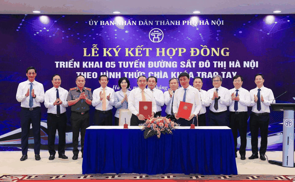 Lễ ký hợp đồng triển khai năm tuyến metro Hà Nội với liên danh Vinhomes SGC
