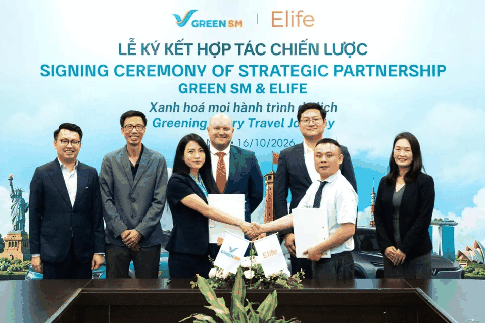 Đại diện Green SM và Elife tại lễ ký kết hợp tác chiến lược