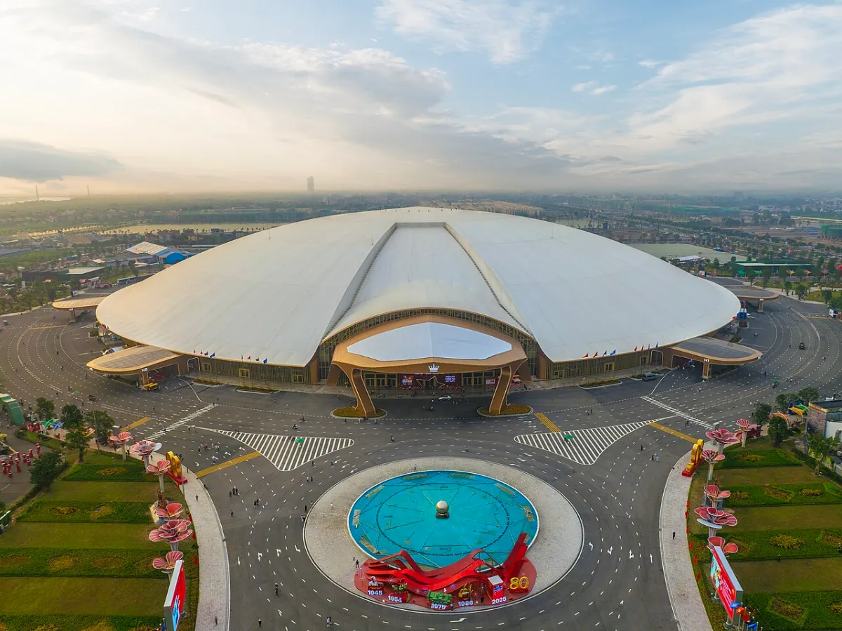 Trung tâm Triển lãm Việt Nam (VEC) nhìn từ trên cao trong khu Vinhomes Global Gate Đông Anh