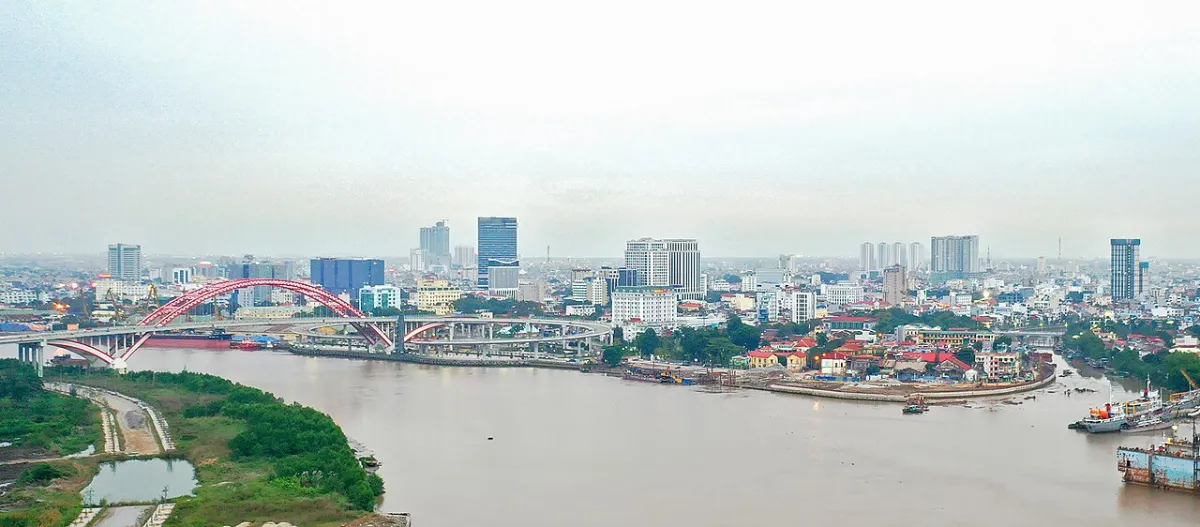 Sông Cấm chảy qua trung tâm Hải Phòng, nơi Vinhomes Imperia nằm ven bờ