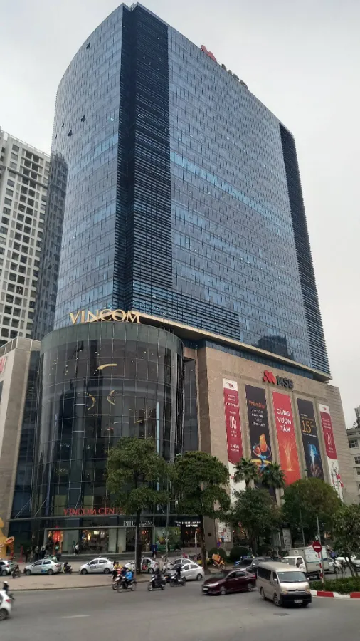 Tòa nhà Vincom Nguyễn Chí Thanh, khối đế của chung cư Vinhomes Nguyễn Chí Thanh, Đống Đa, Hà Nội