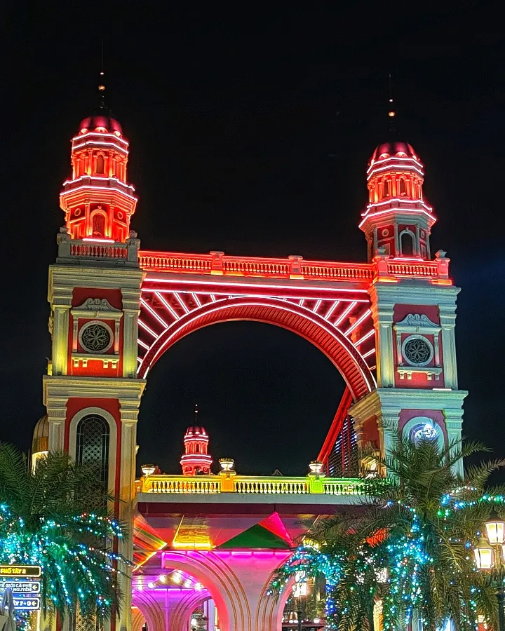 Cầu Đông Tây Grand World về đêm tại Vinhomes Ocean Park 3