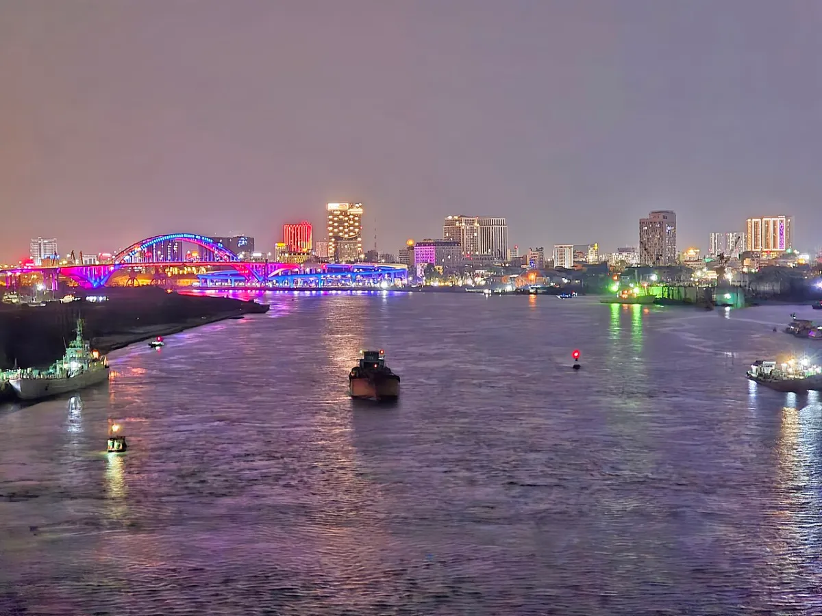 Sông Cấm Hải Phòng về đêm năm 2025, cầu Hoàng Gia lên đèn