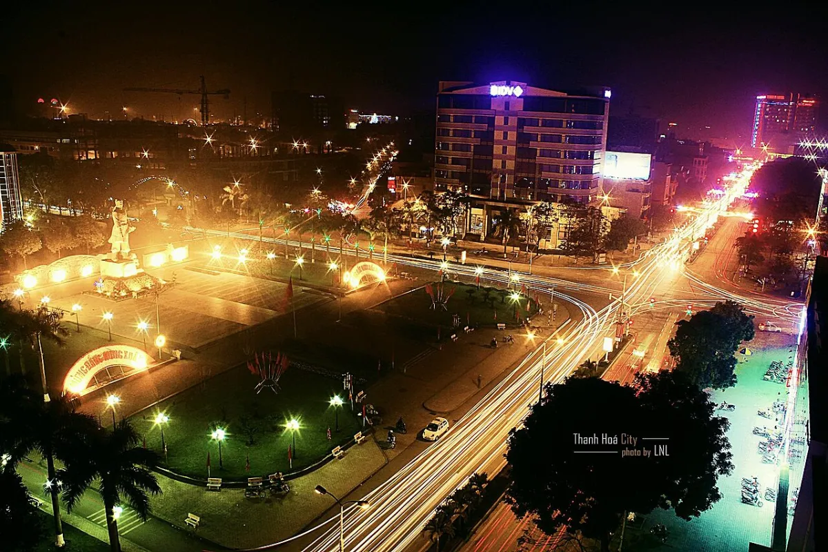 Trung tâm thành phố Thanh Hóa về đêm, khu vực có Vinhomes Star City