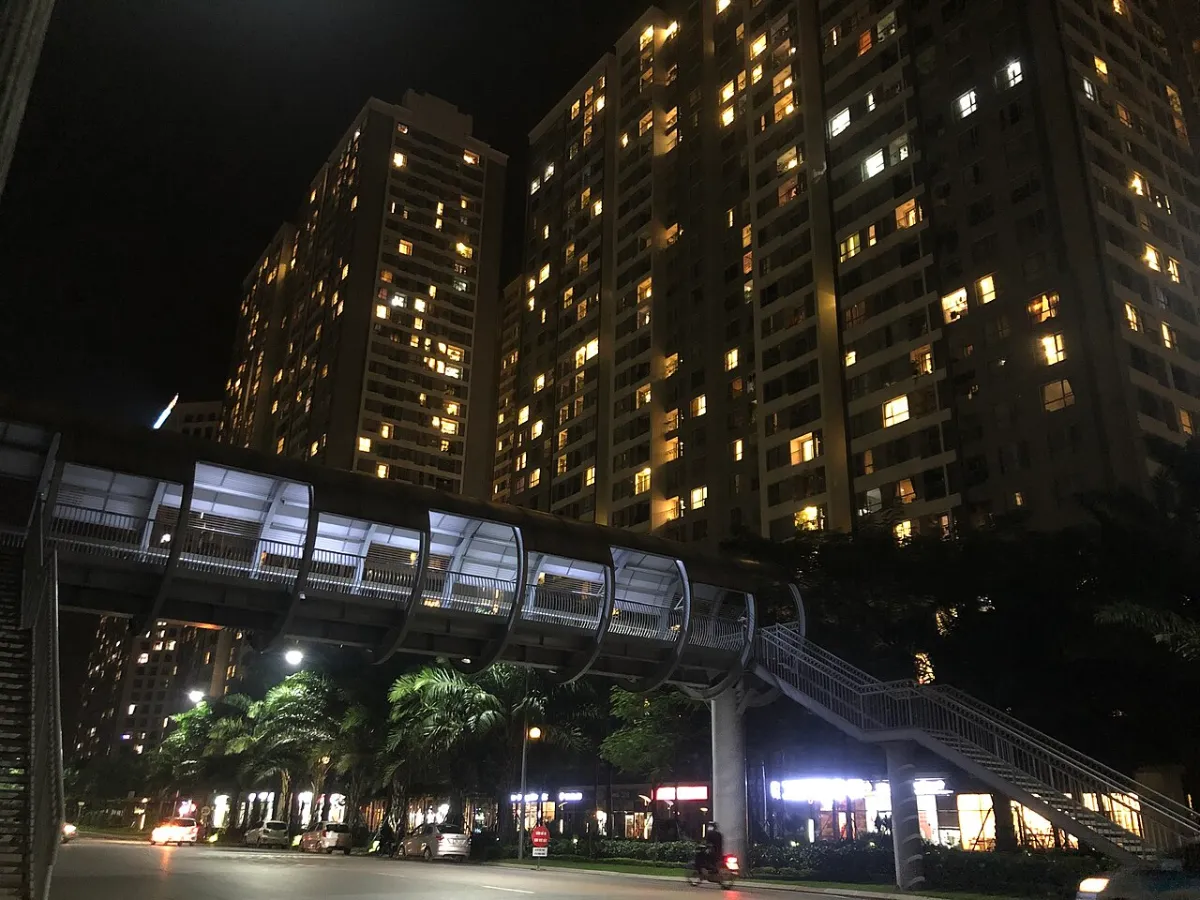 Times City Park Hill – cầu vượt nội khu và các tòa Park Hill về đêm